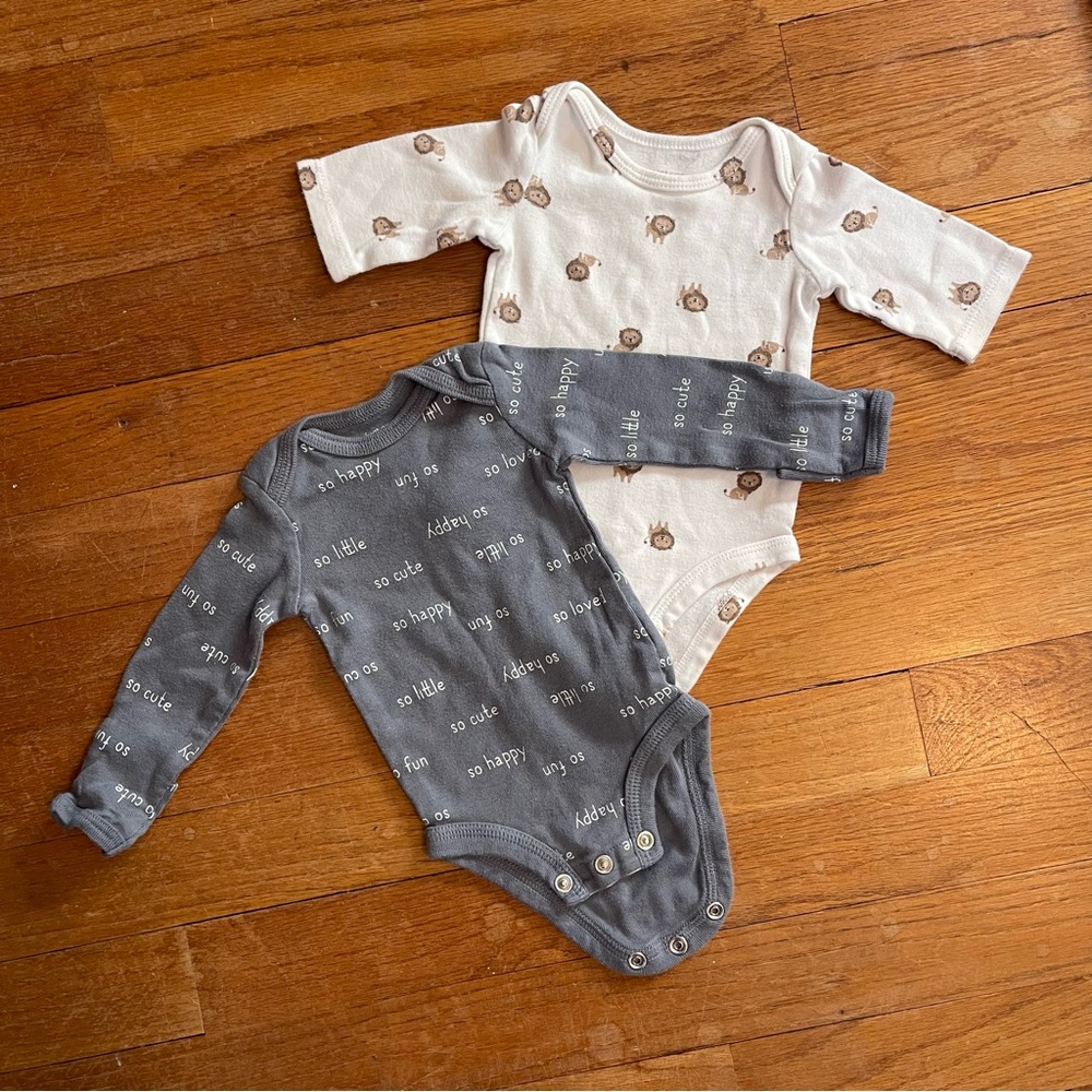 12 Piece Newborn Clothing Lot